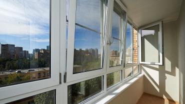 Окна пластиковые для балкона или алюминиевые конструкции